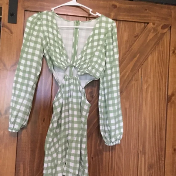 Variety of 4 summer dresses - Picture 3 of 6